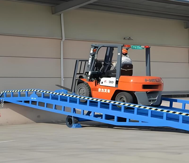 广水移动式卸货平台（叉车用）